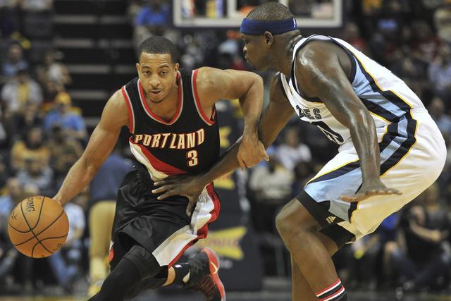 因严重膝伤 因严重膝伤